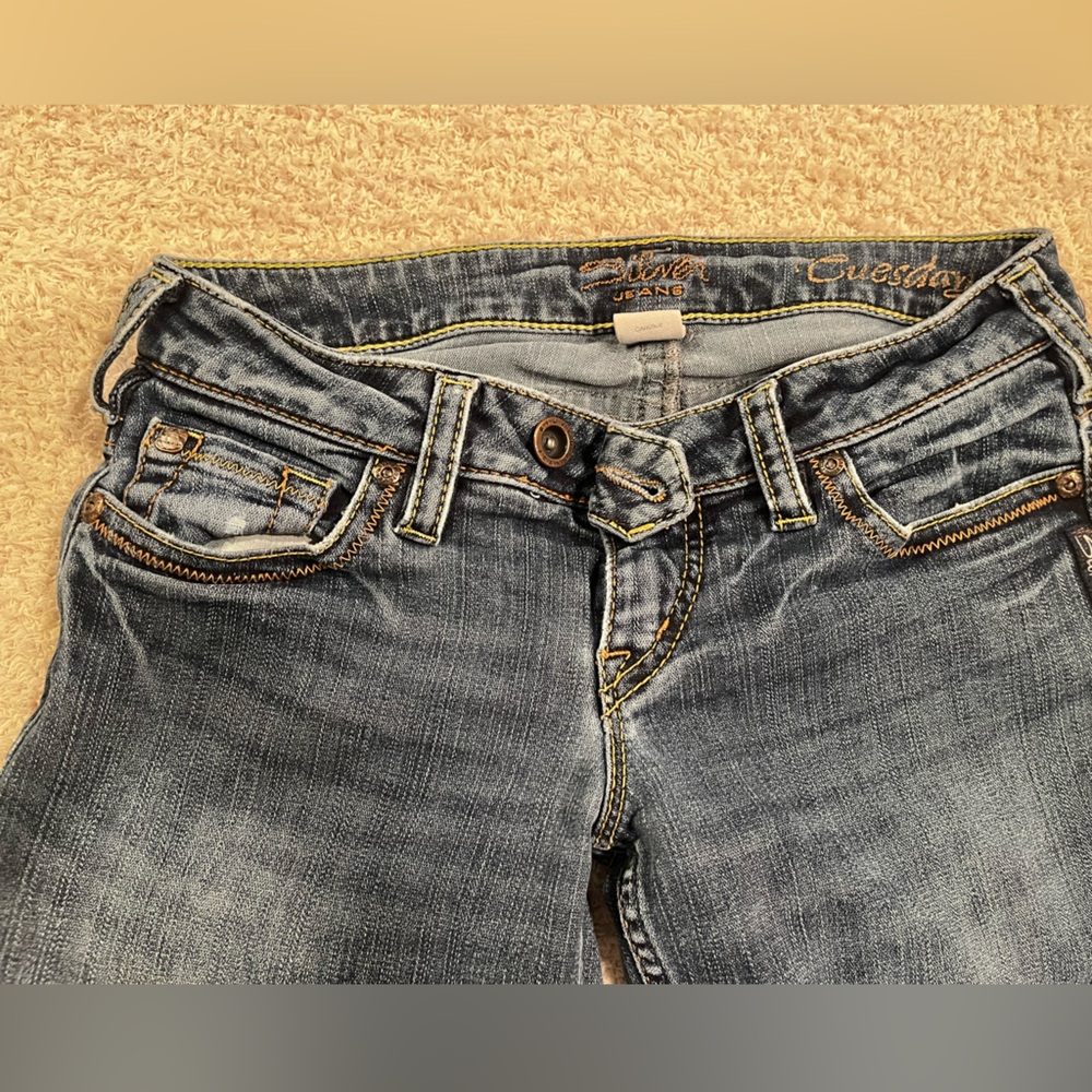 Women’s vintage Silver Jeans Blue Boot Cut Denim with Authentic Fading